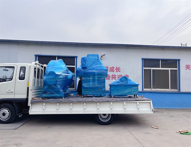 新款80針鹽水注射機，600L可傾電加熱夾層鍋，200L不銹鋼料車，直達車發(fā)貨河南鄭州